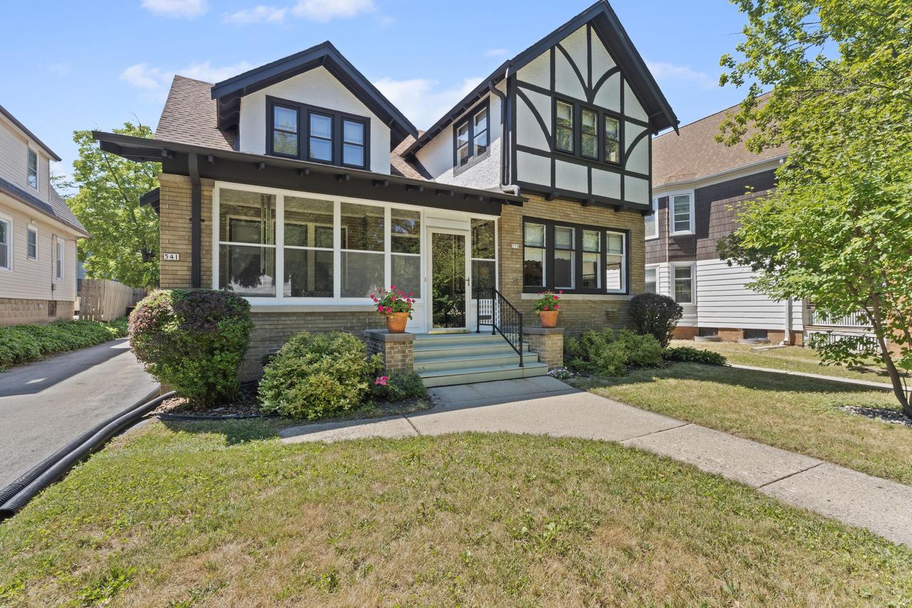 539 N 64th St #541, Wauwatosa, WI 53213