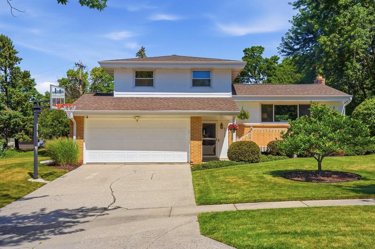 6712 Manchester Dr, Greendale, WI 53129