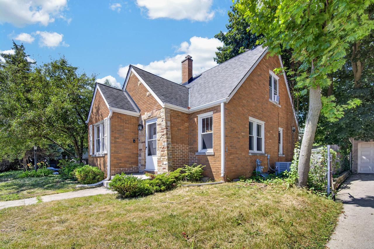 3040 Meachem Rd, Mount Pleasant, WI 53405