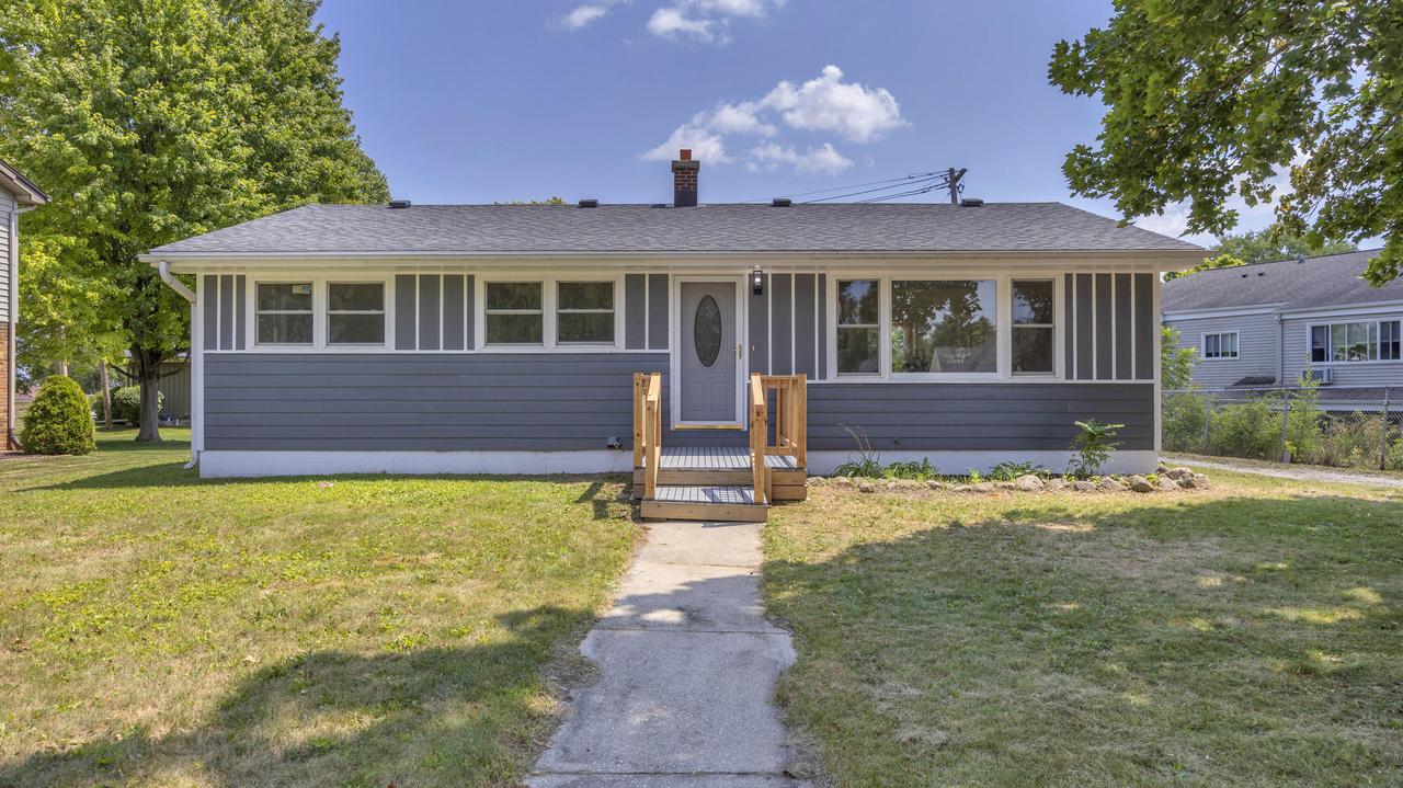 636 Giddings Ave, Sheboygan Falls, WI 53085