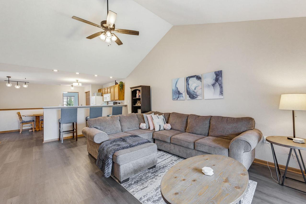 6080 S Crosswinds Dr #4, Cudahy, WI 53110