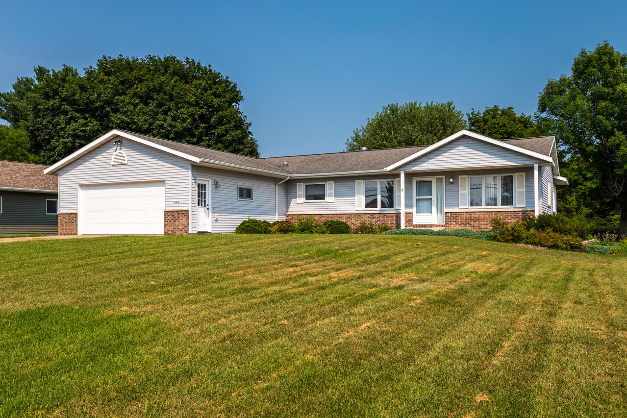 2608 Lakeshore Dr, Campbell, WI 54603