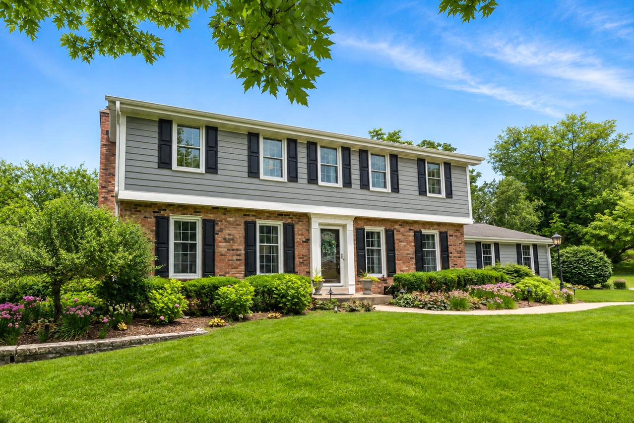 16725 Mary Cliff Ct, Brookfield, WI 53005