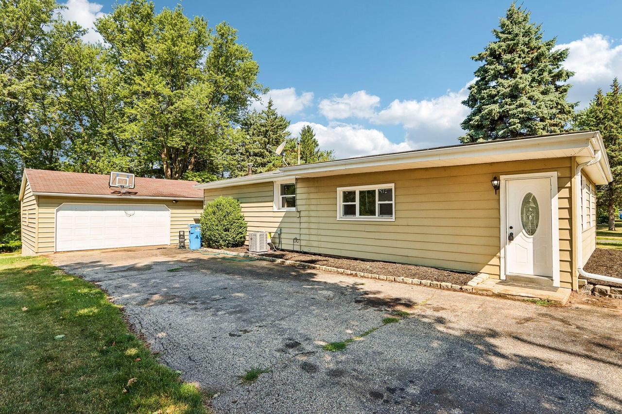1422 N 2nd St, Watertown, WI 53098