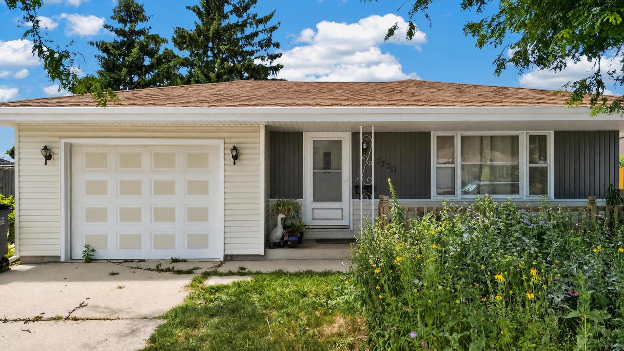 2720 S 20th St, Sheboygan, WI 53081