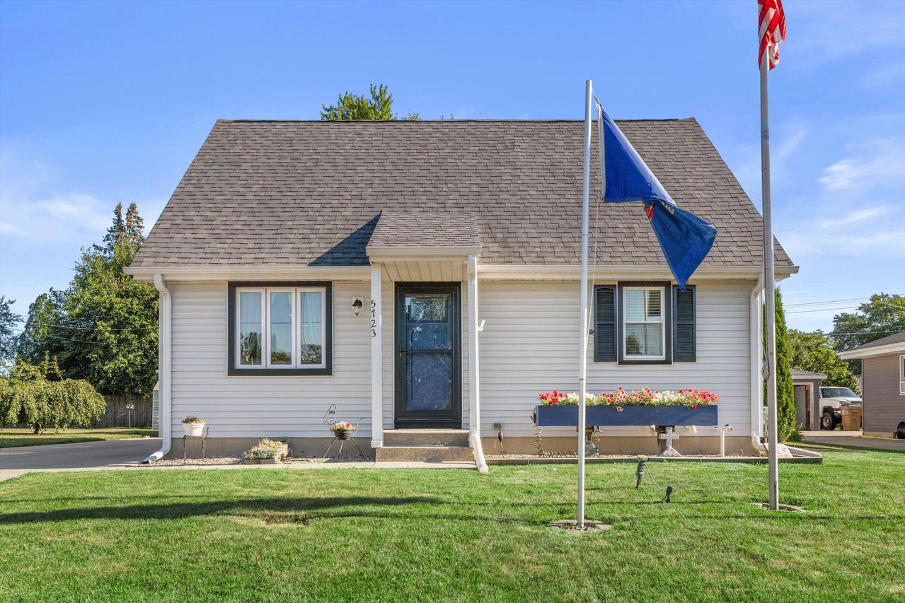 5723 65th St, Kenosha, WI 53142