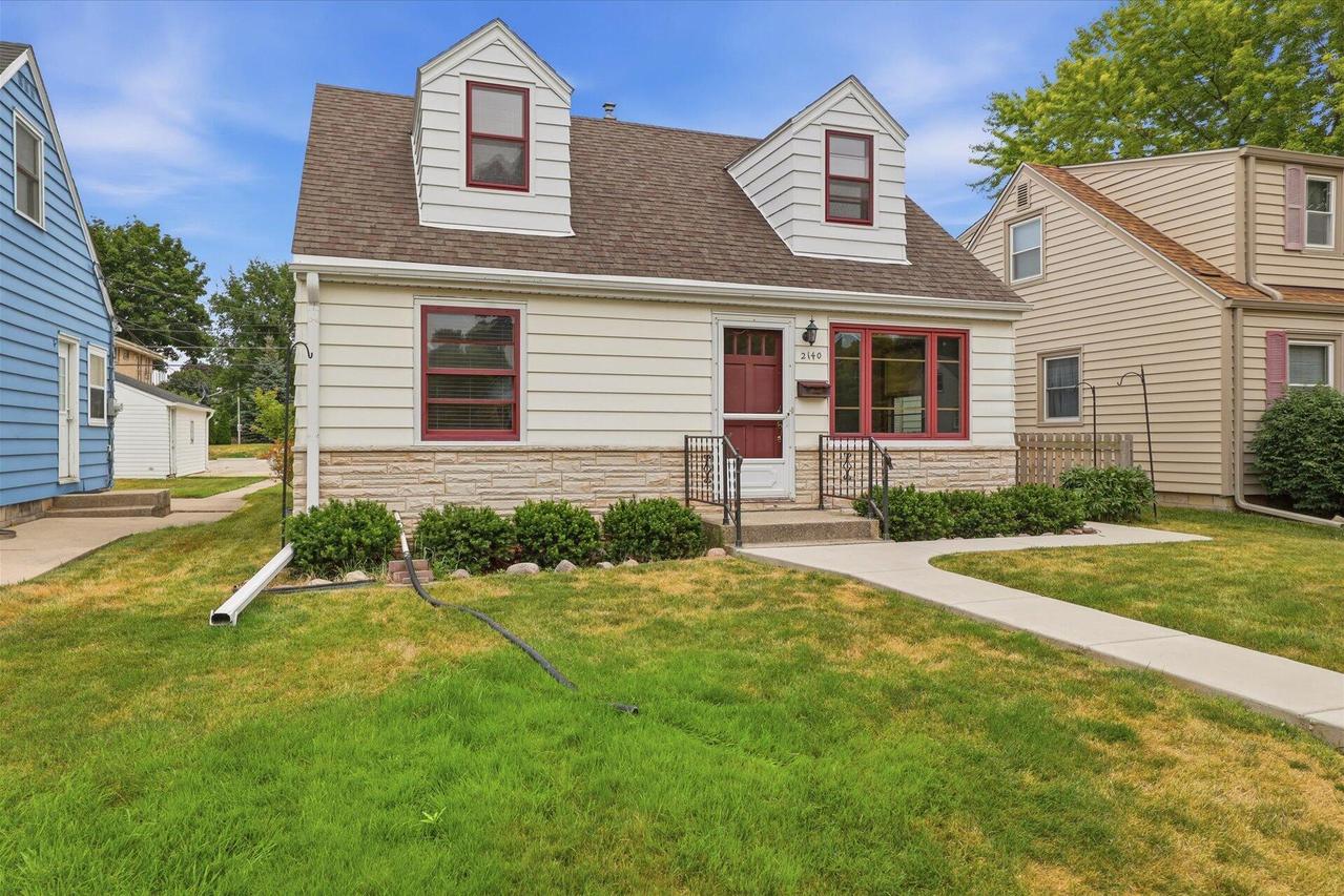 2140 S 109th St, West Allis, WI 53227