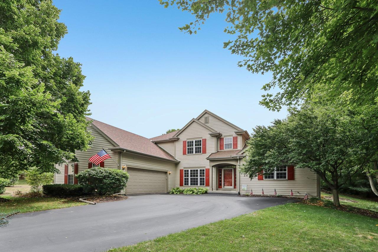 749 Prestwick Ct, Oconomowoc, WI 53066