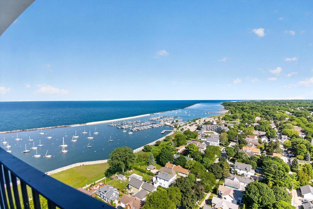 2525 S Shore Dr #25A, Milwaukee, WI 53207