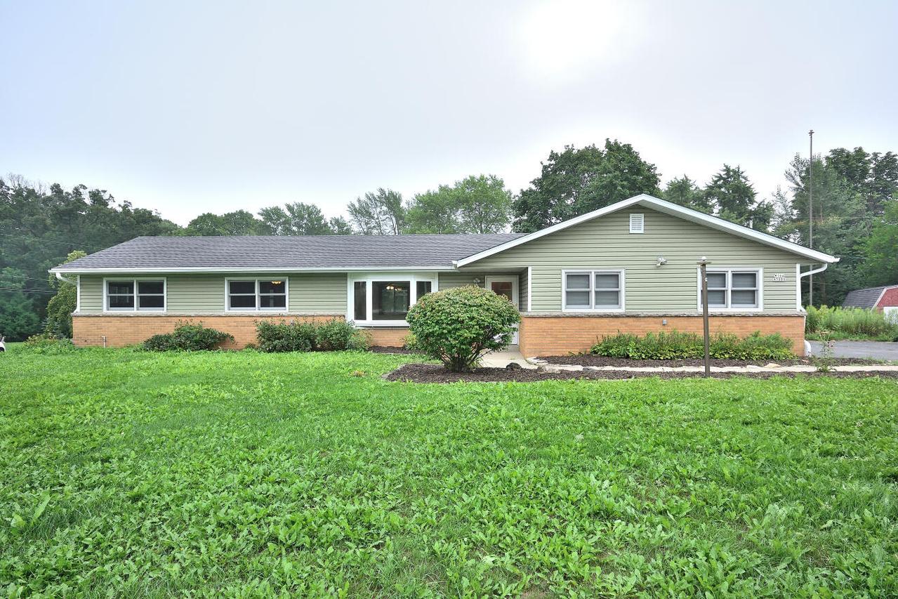 W164N5080 Lone Oak Ln, Menomonee Falls, WI 53051