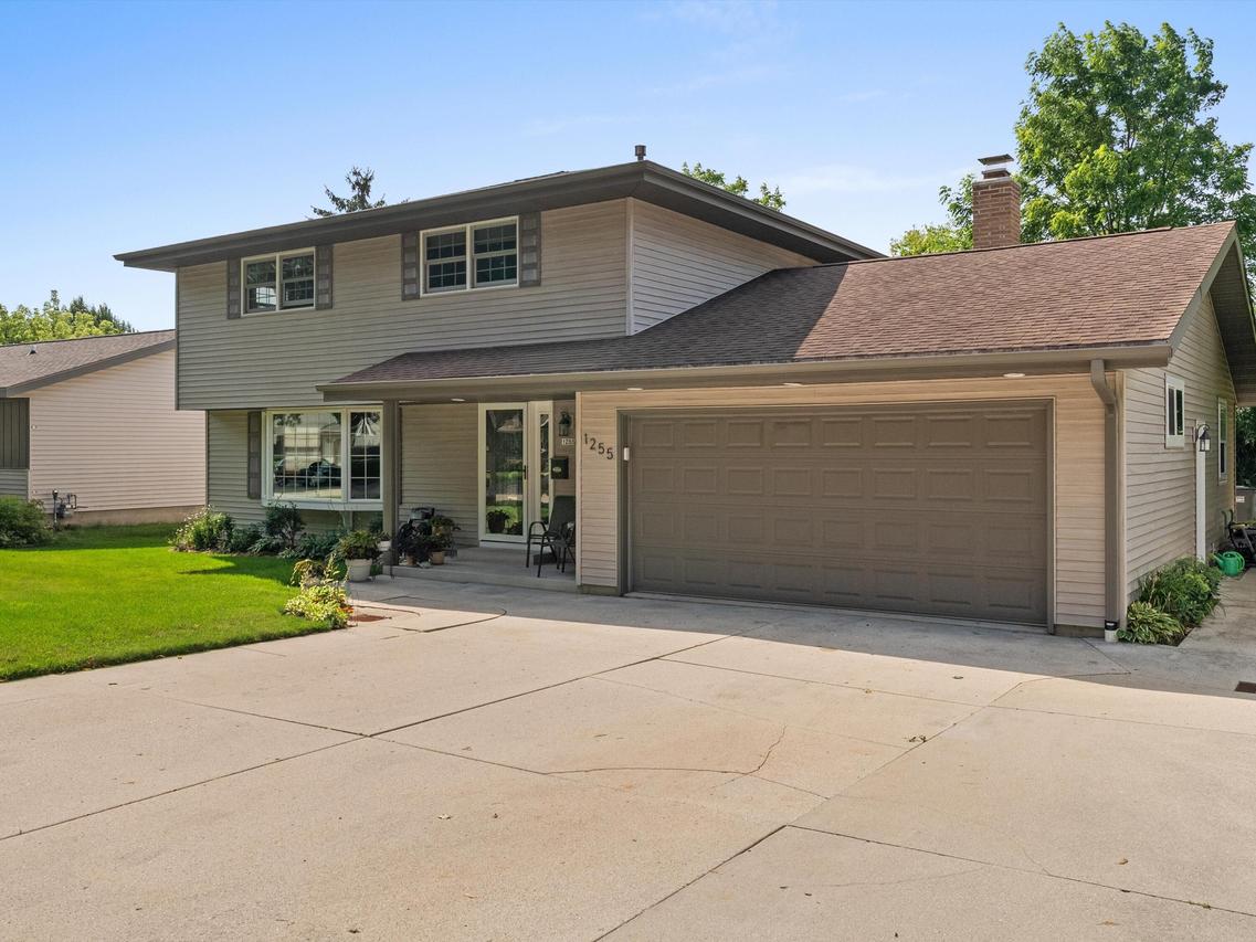 1255 Castle Ave, Sheboygan, WI 53081