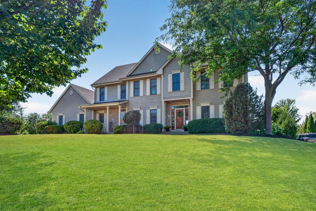 W176N5411 Highridge Dr, Menomonee Falls, WI 53051