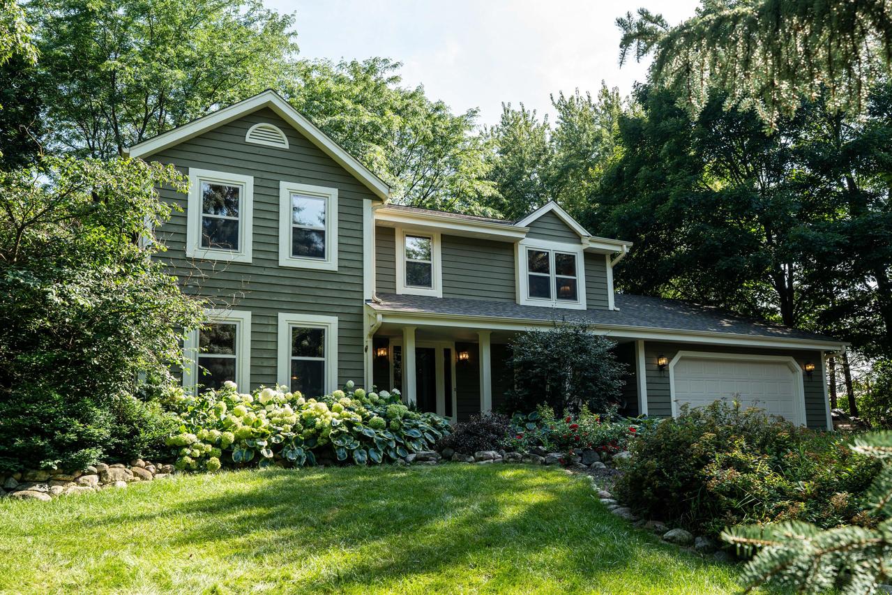 S24W27029 Apache Pass, Waukesha, WI 53188