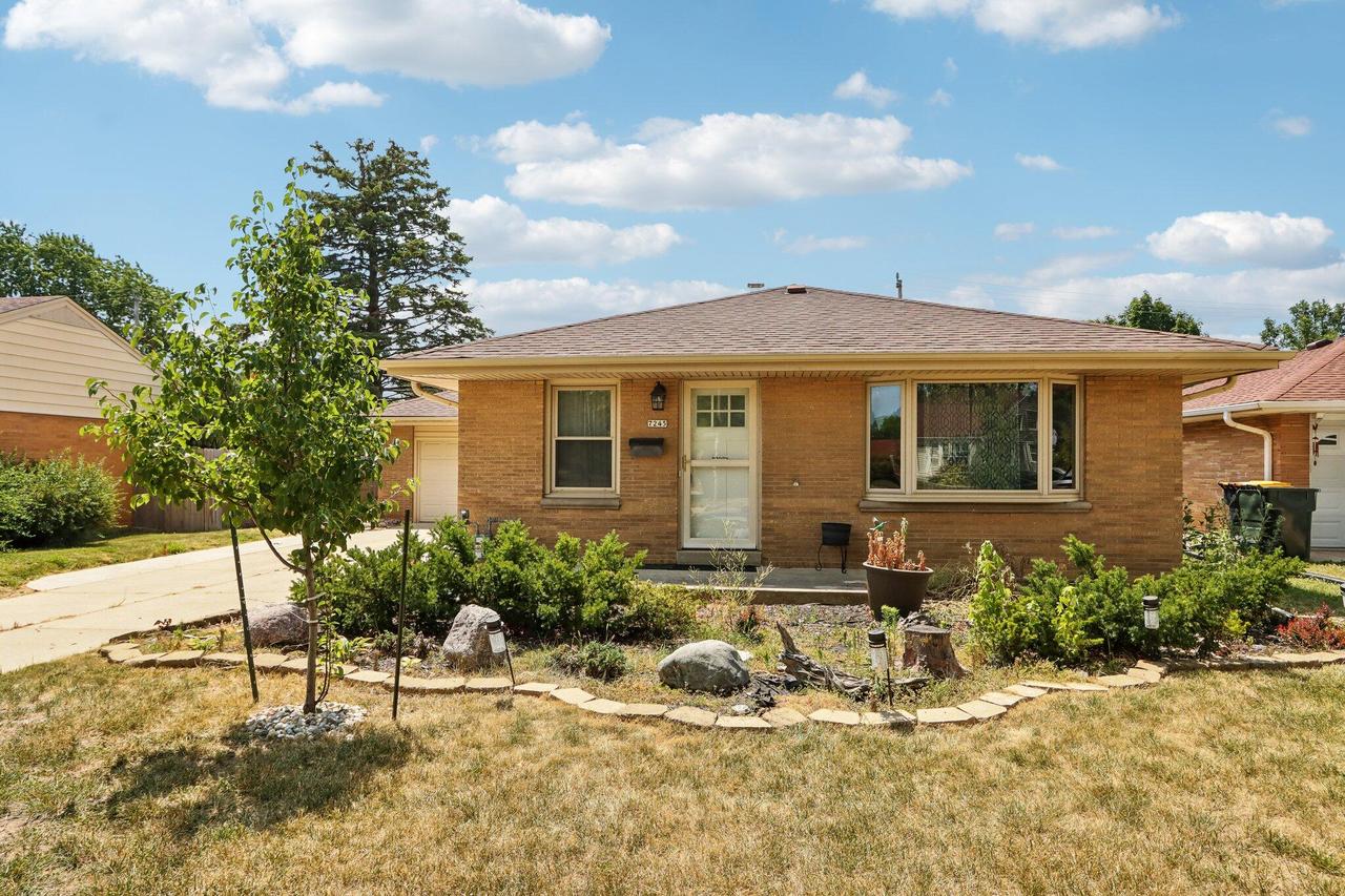 7245 W Cleveland Ave, West Allis, WI 53219