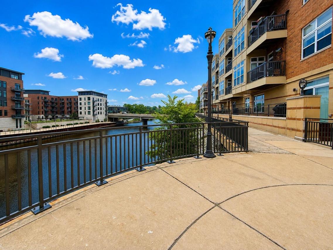 1915 N Water St #102, Milwaukee, WI 53202