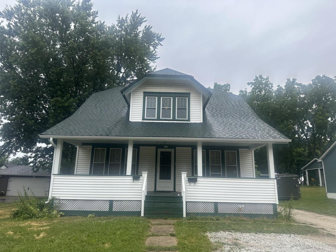347 Prospect Ave, Pewaukee, WI 53072