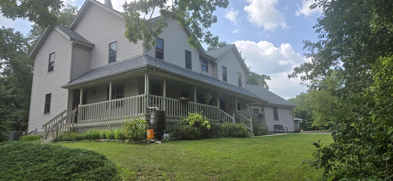 S86W30445 Stonegate Dr, Mukwonago, WI 53149