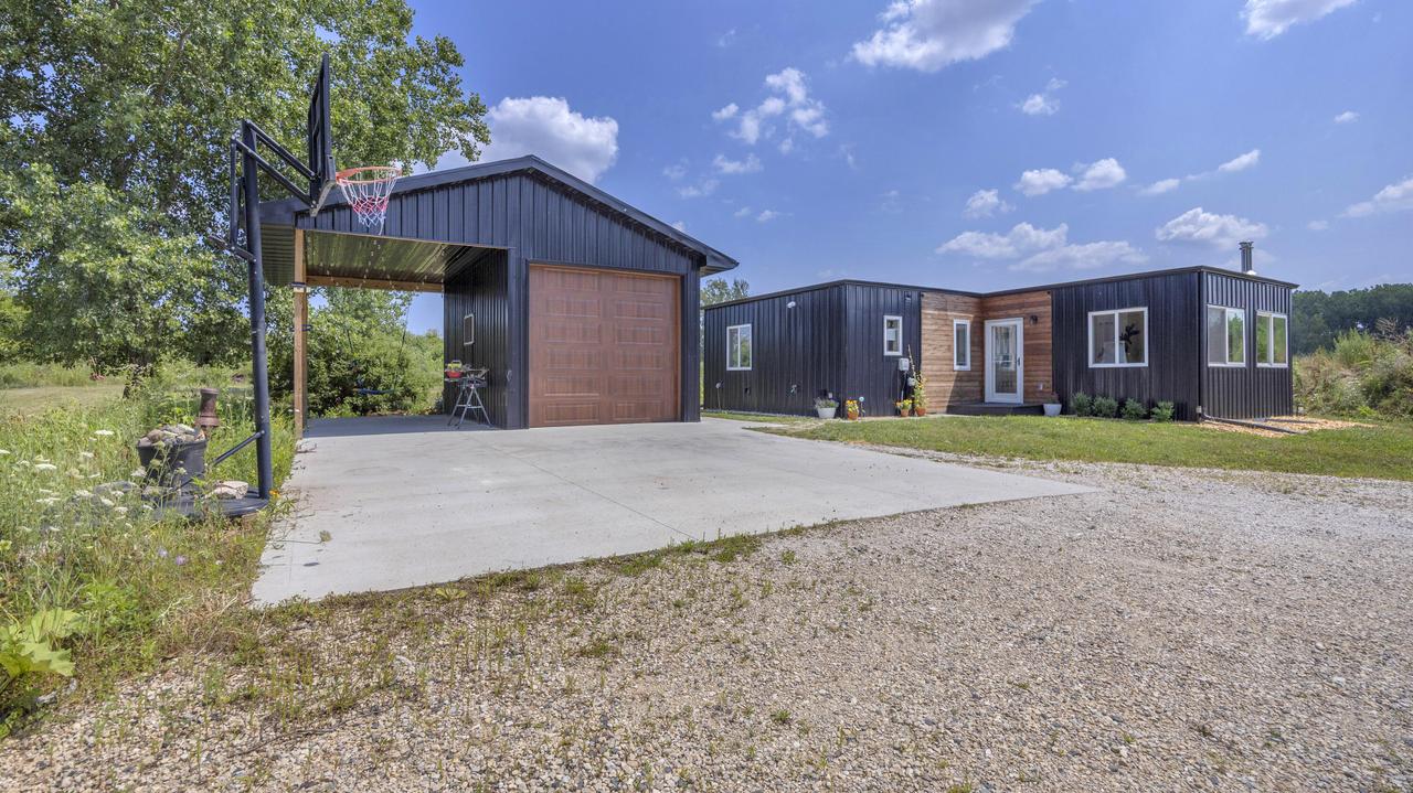 909 Page Ct, Sheboygan, WI 53081
