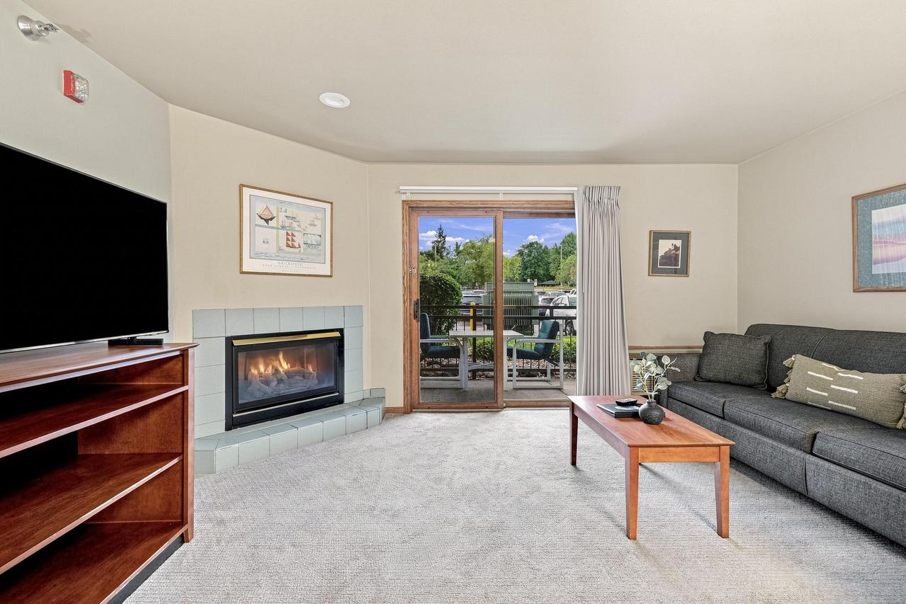 111 Center St #235, Lake Geneva, WI 53147