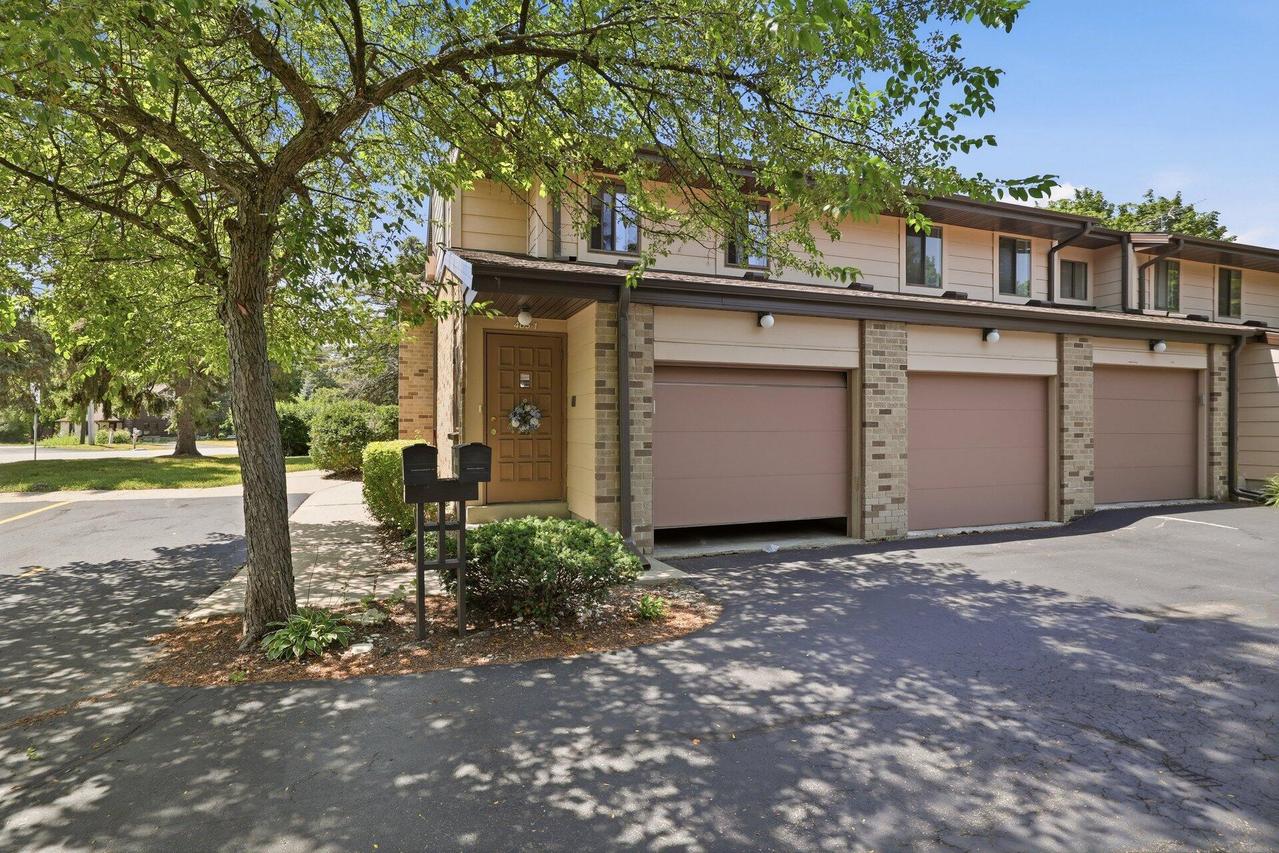 405 Cheviot Chase - #1, Waukesha, WI 53186