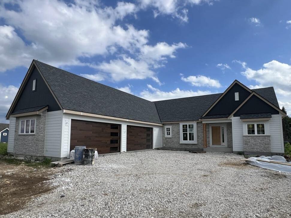 N62W35607 Doolan Dr, Lac La Belle, WI 53066