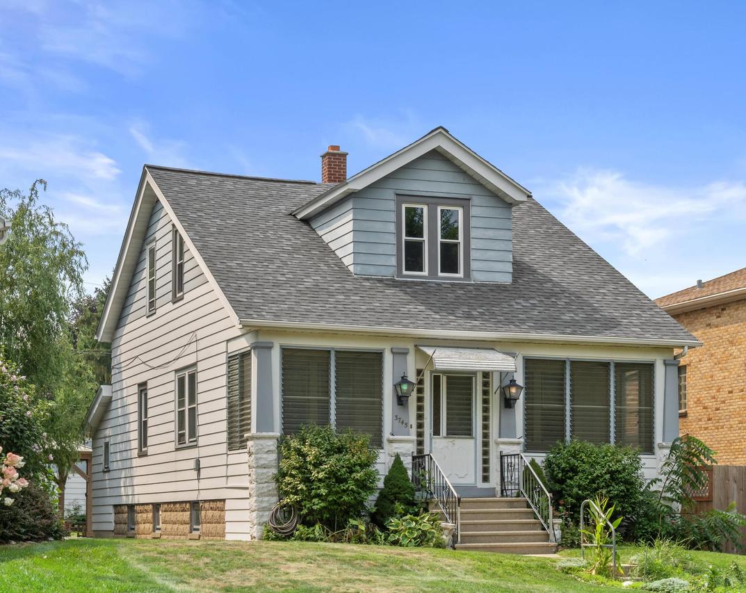 3745 S Whitnall Ave, Milwaukee, WI 53207