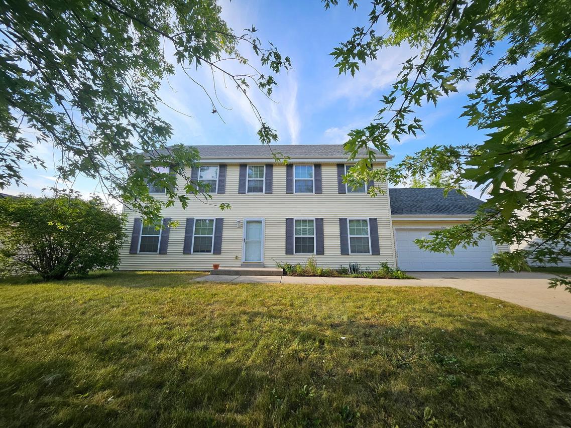 588 E Randy Rd, Oak Creek, WI 53154