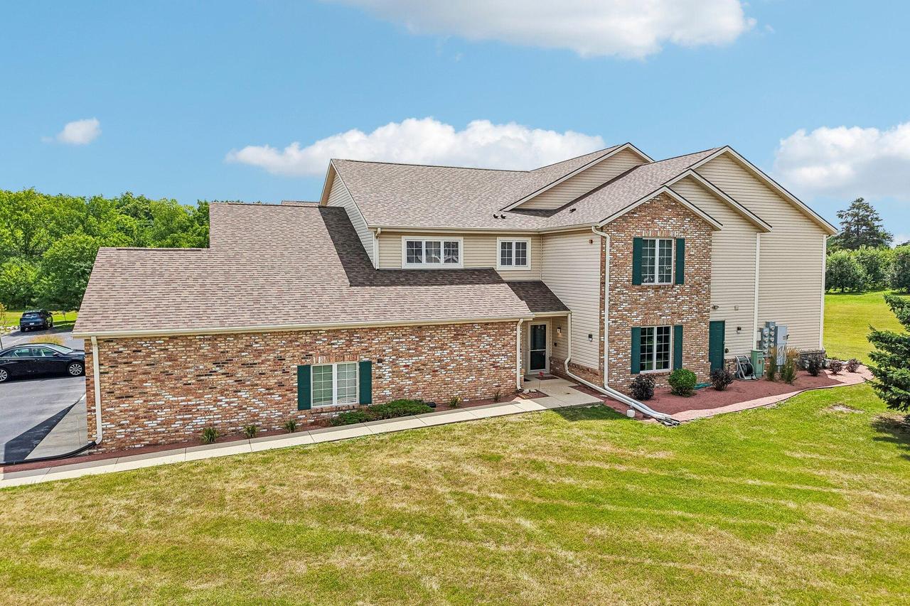 4575 S 124th St, New Berlin, WI 53151