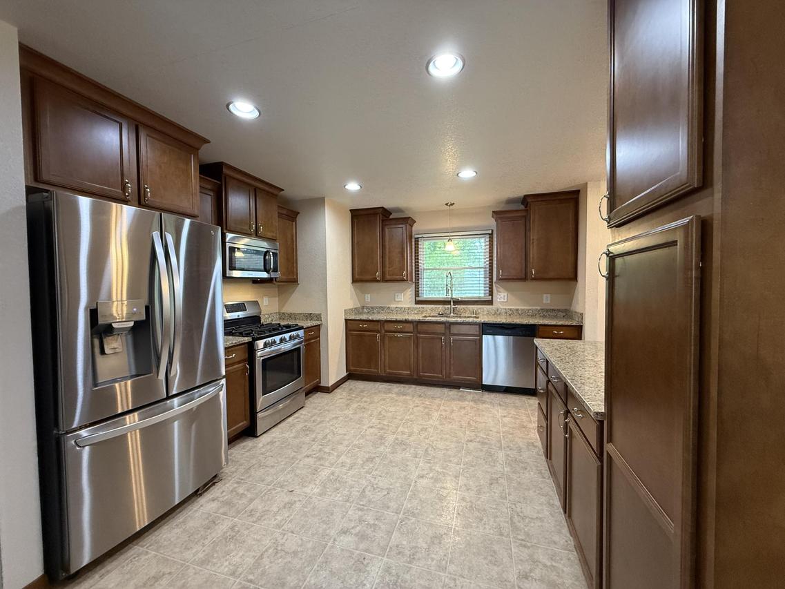 3420 Ivy Ln, Caledonia, WI 53402