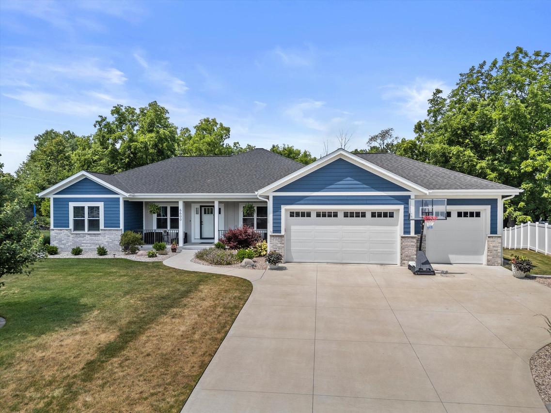 6600 Hillstone Ct, Waterford, WI 53185