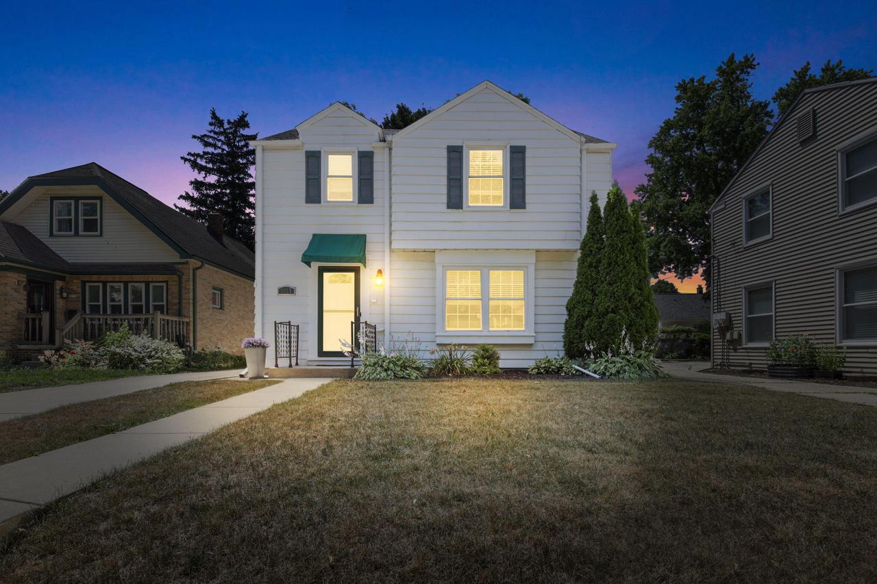 1019 Glenview Ave, Wauwatosa, WI 53213