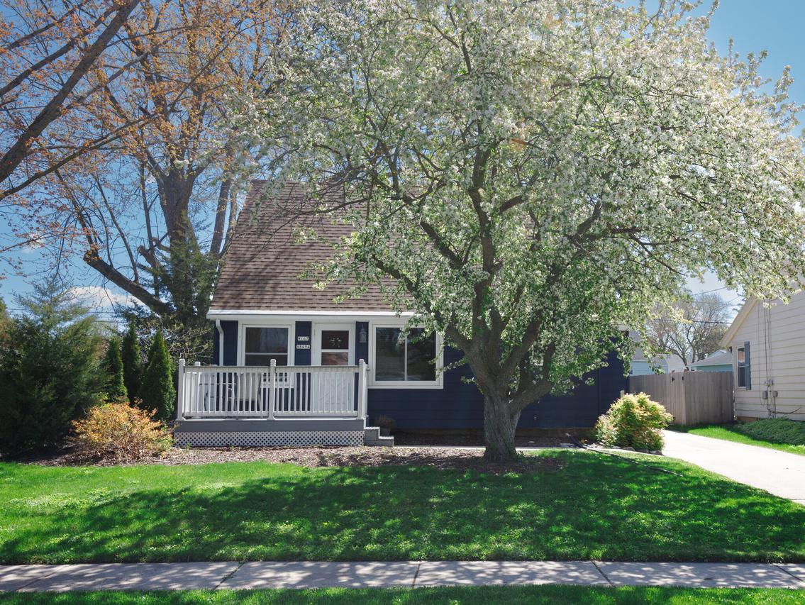 W167N8494 Theodore Ave, Menomonee Falls, WI 53051