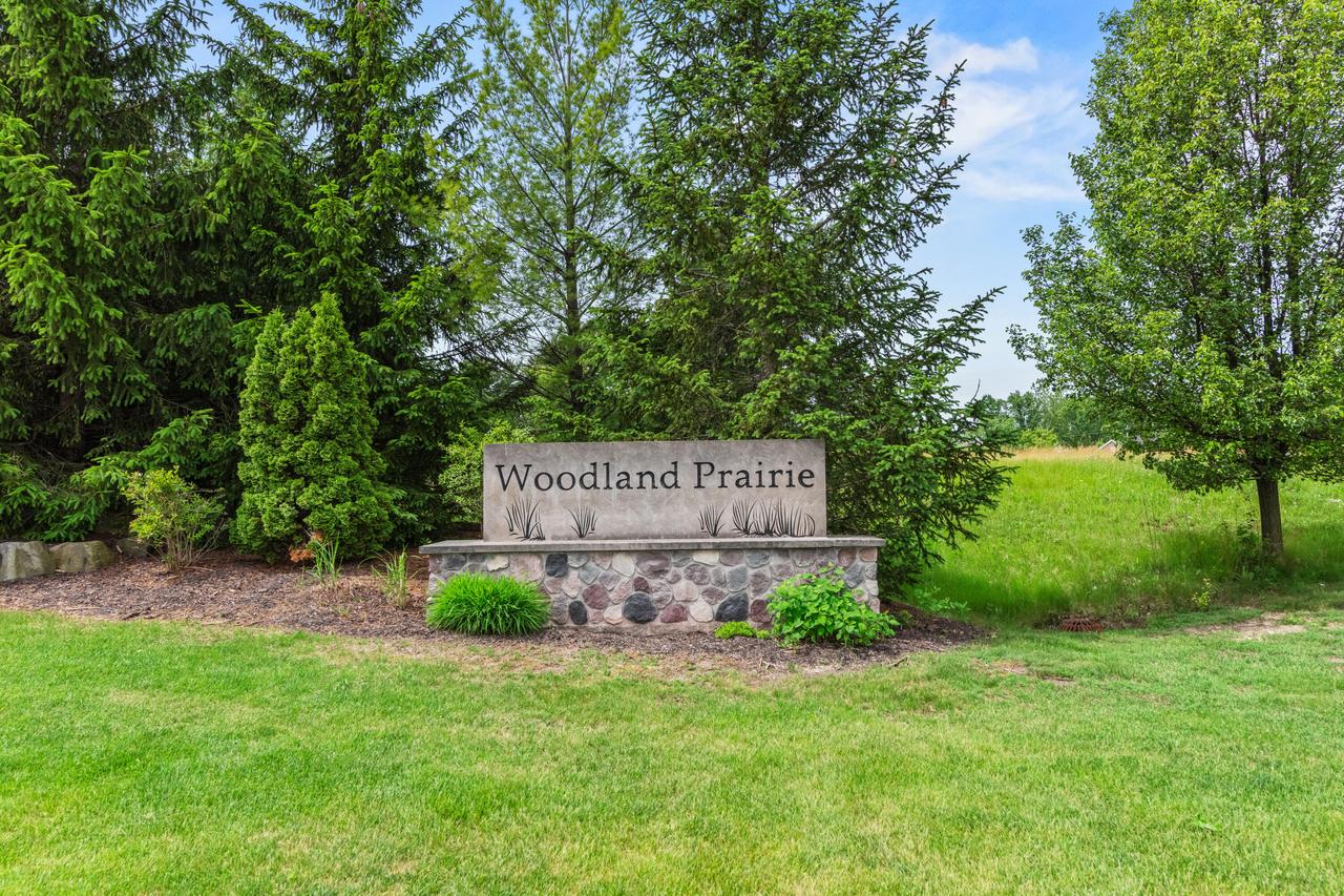 6741 S Prairiewood Ln #6743, Franklin, WI 53132