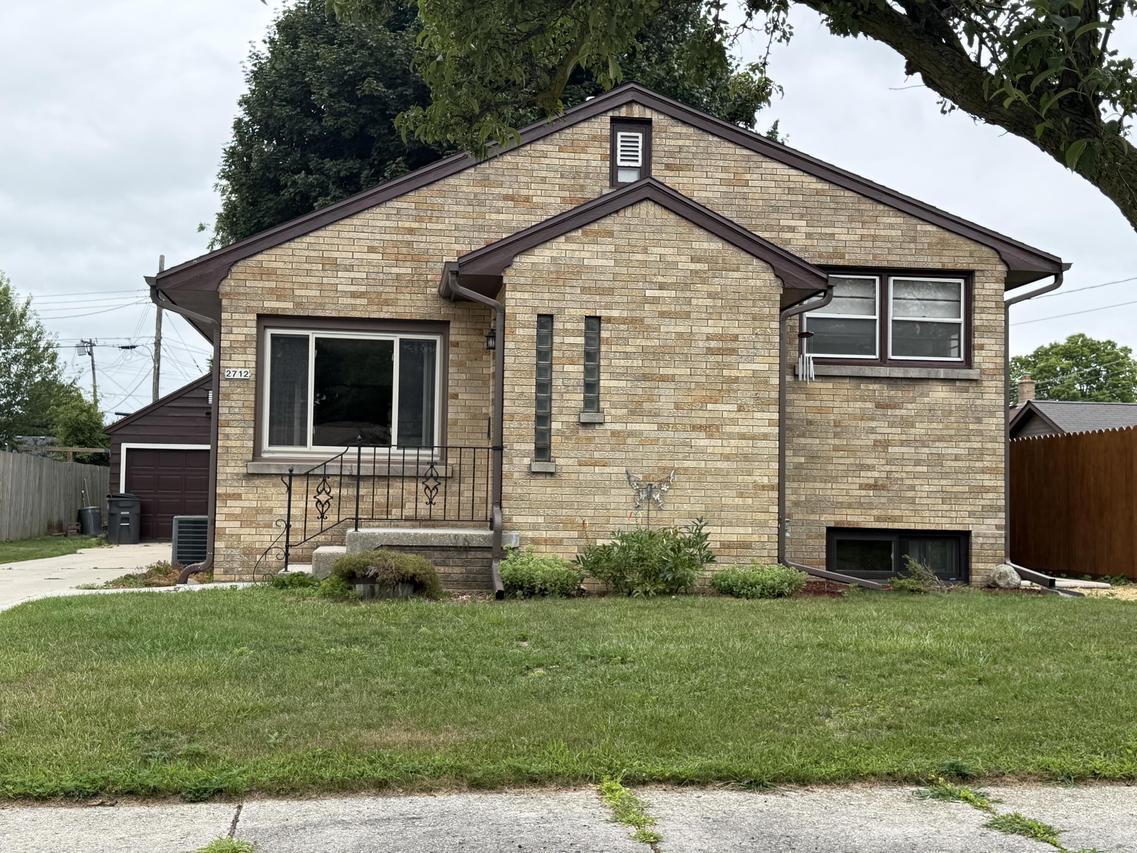 2712 S 10th St, Sheboygan, WI 53081