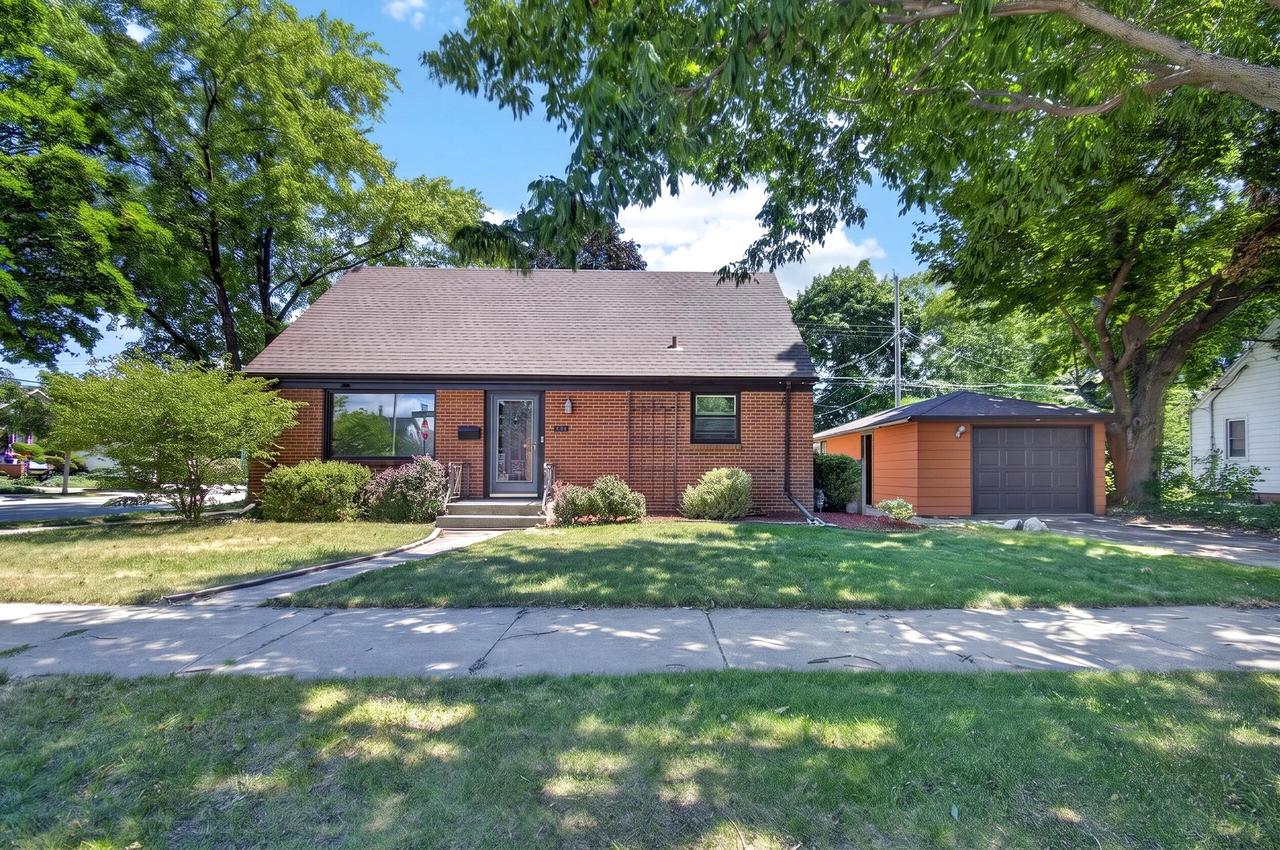 2065 Marquette St, Racine, WI 53402