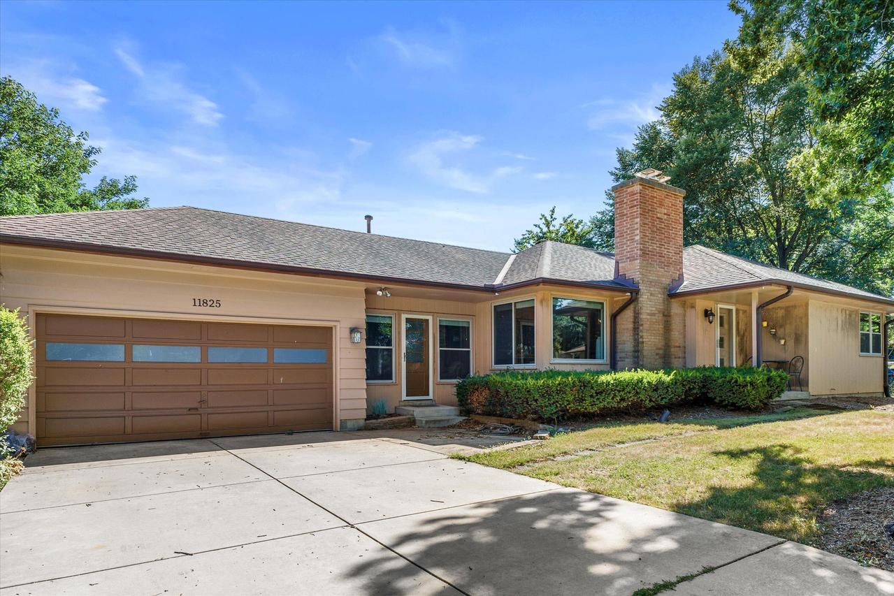 11825 W Elmhurst Pkwy, Wauwatosa, WI 53226