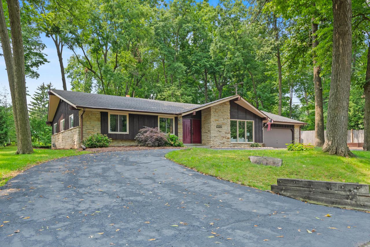 6589 N Crestwood Dr, Glendale, WI 53209