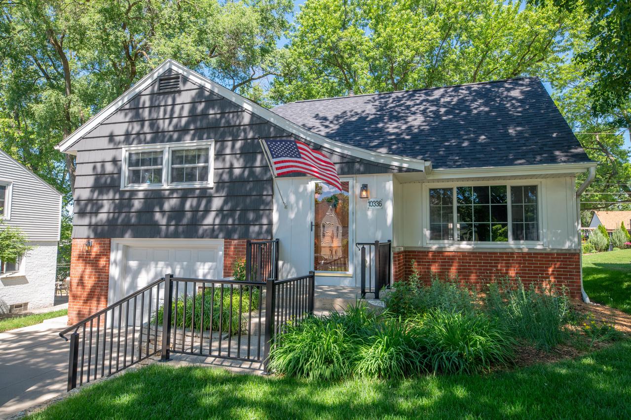 10336 W Park Ridge, Wauwatosa, WI 53222