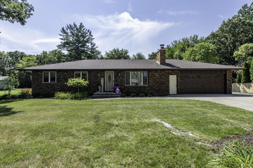 895 School St, Salem Lakes, WI 53170