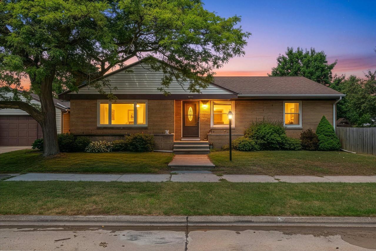 2012 34th St, Two Rivers, WI 54241