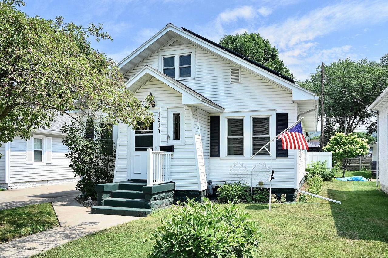 1217 East Ave, La Crosse, WI 54601