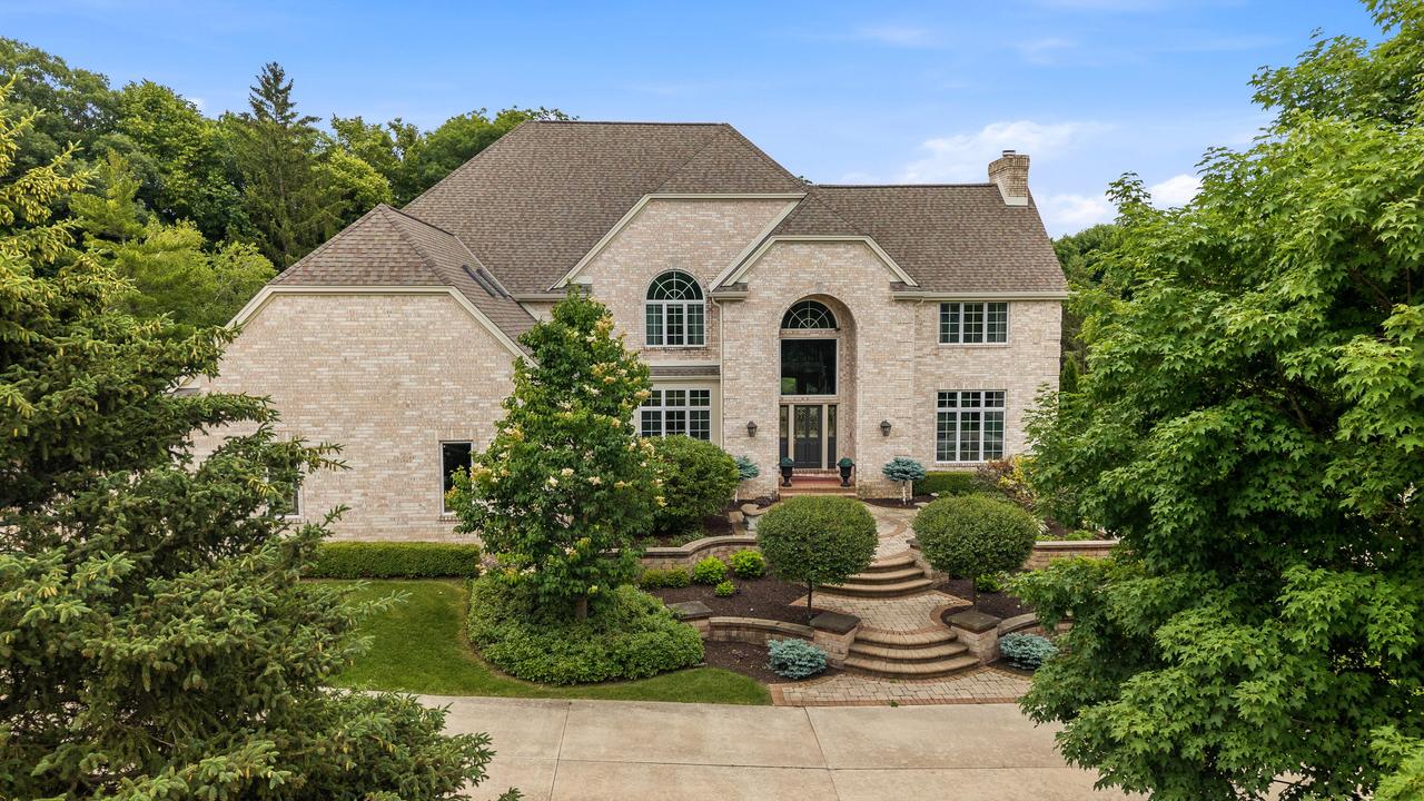 3230 Fordham Ct, Brookfield, WI 53005