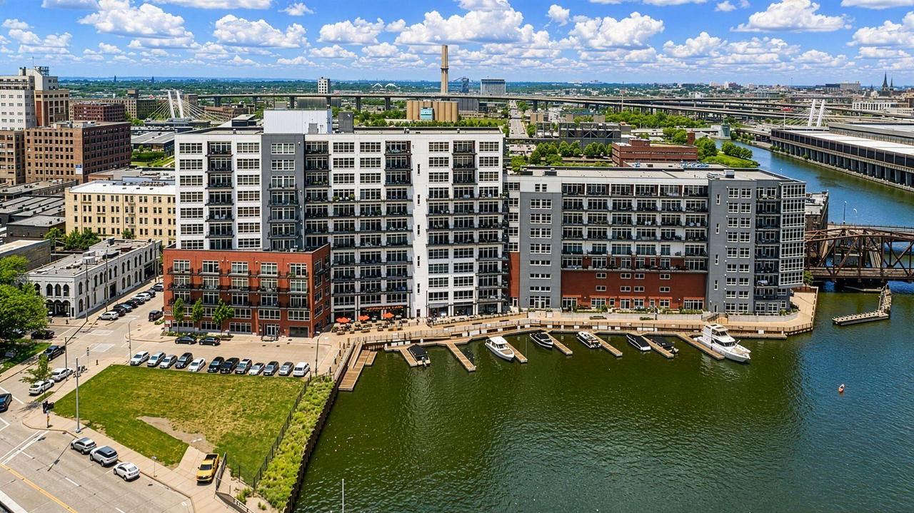 106 W Seeboth St #112, Milwaukee, WI 53204
