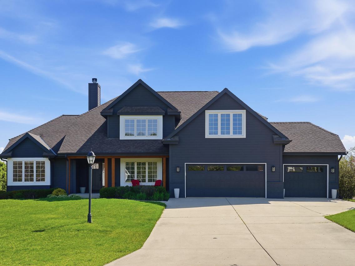 W126N6432 Willow Ct, Menomonee Falls, WI 53051