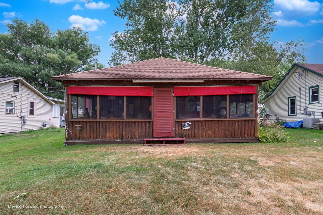 N4532 E Shore Pl., Oakland, WI 53523