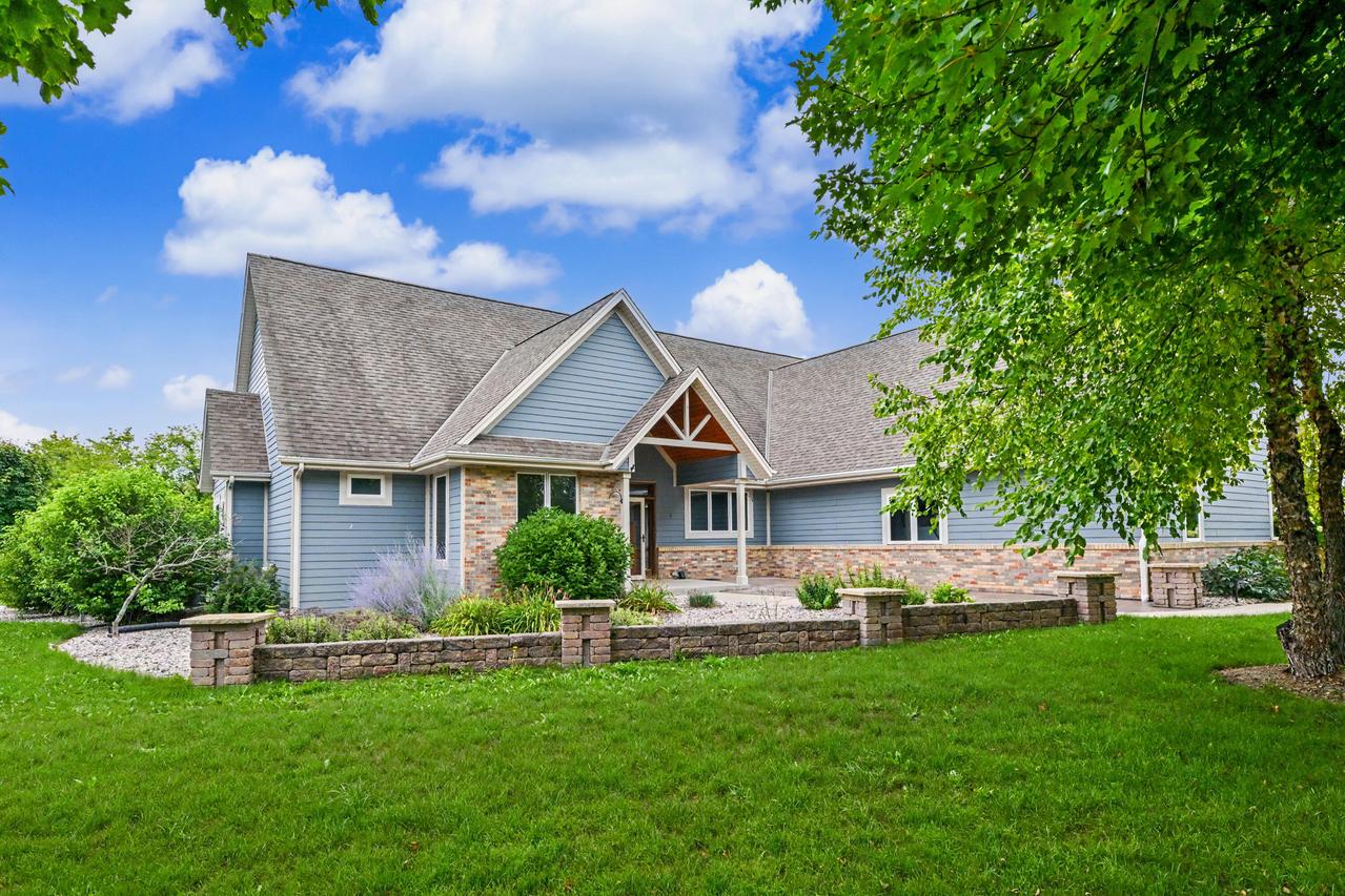 2635 Sunset Rd, Port Washington, WI 53074