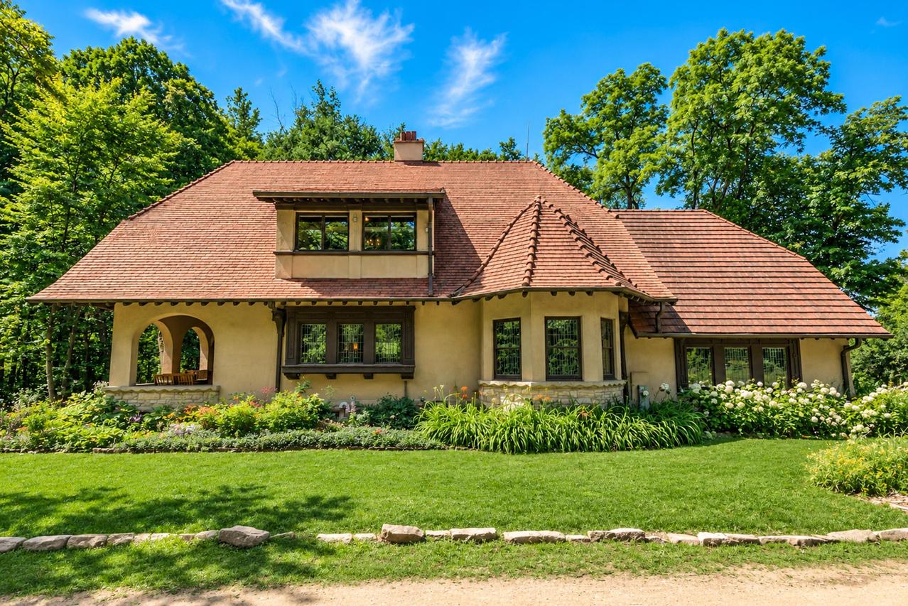 6789 N Elm Tree Rd, Glendale, WI 53217