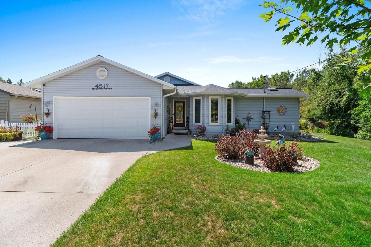 4517 Harvest Cir, Manitowoc, WI 54220