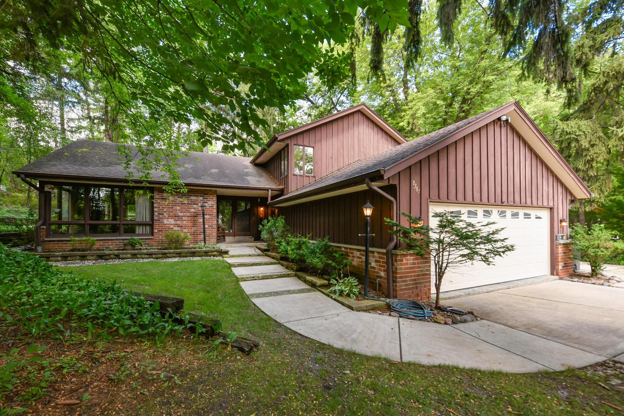 2367 S 118th St, West Allis, WI 53227