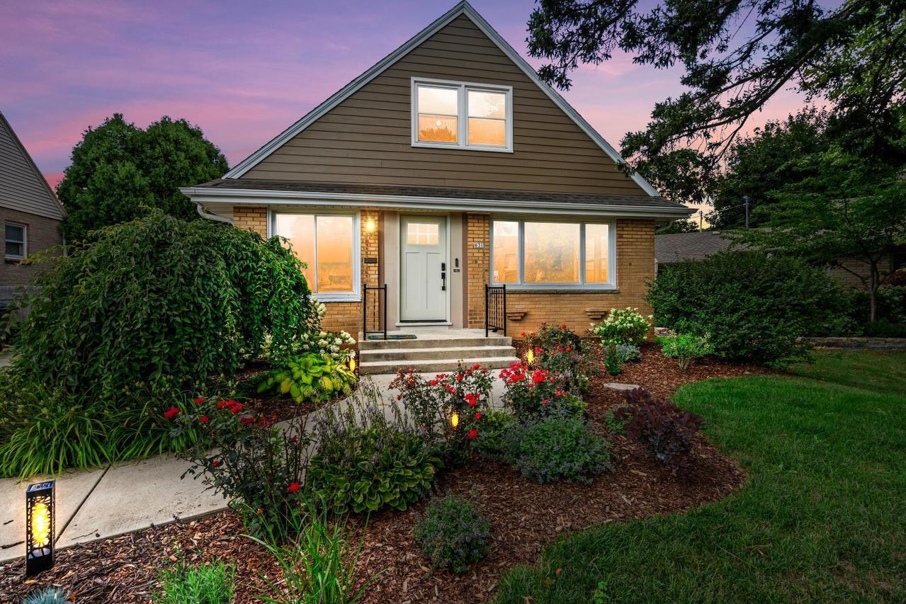 631 N 104th St, Wauwatosa, WI 53226